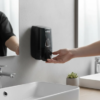 Cartuchos de jabón espuma para manos ocean blue instalados en baño de oficina